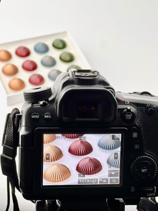 🎄 U nás to už pomalu voní Vánocemi! 🤫🍫 Letos pro vás chystáme konečně adventní kalendář, který nebude jen o čekání, ale...